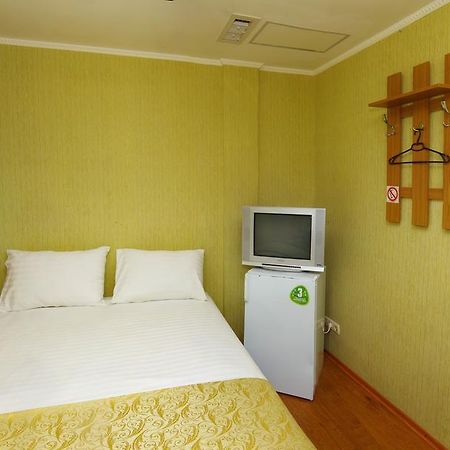 Tokyo Star Economy Hotel Odessa Esterno foto