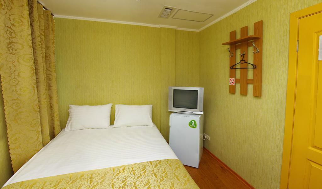 Tokyo Star Economy Hotel Odessa Esterno foto