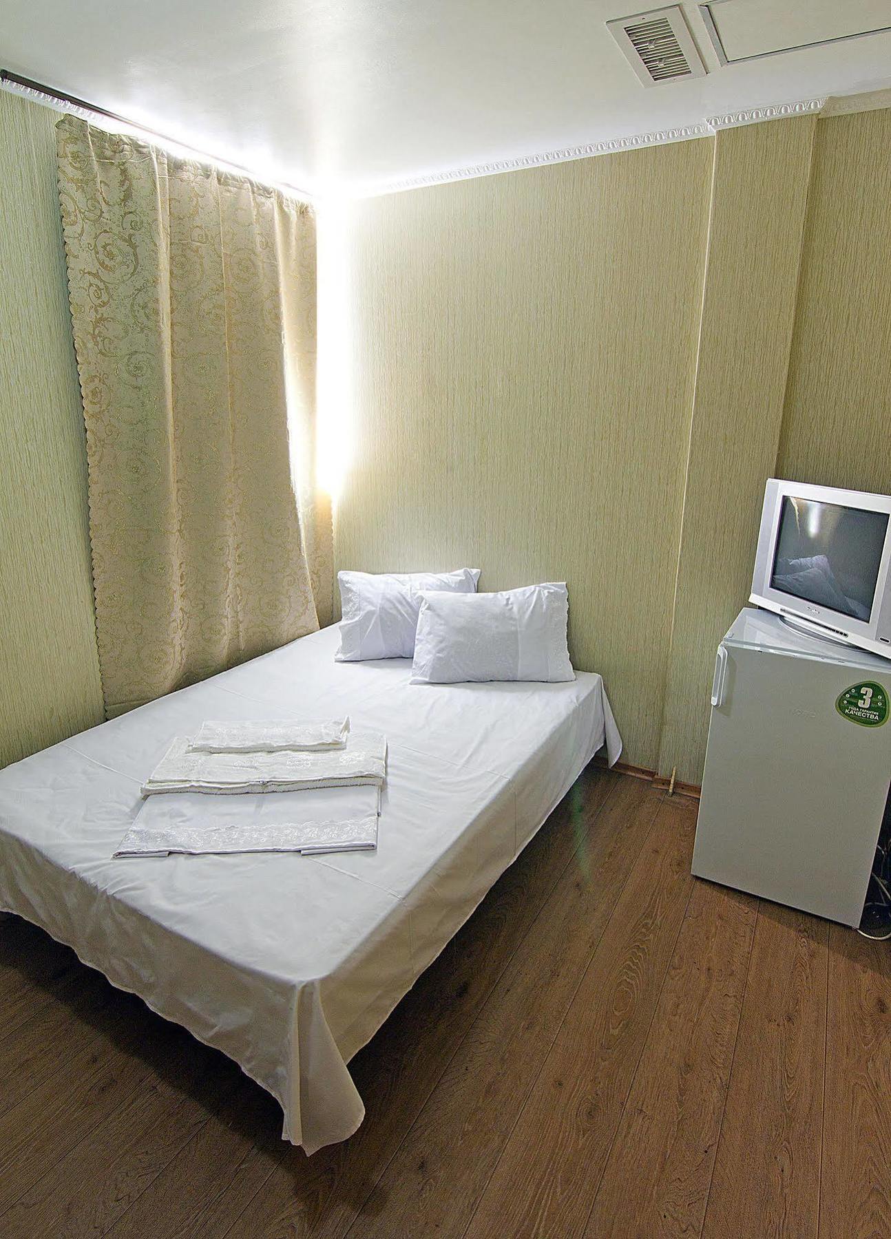 Tokyo Star Economy Hotel Odessa Esterno foto