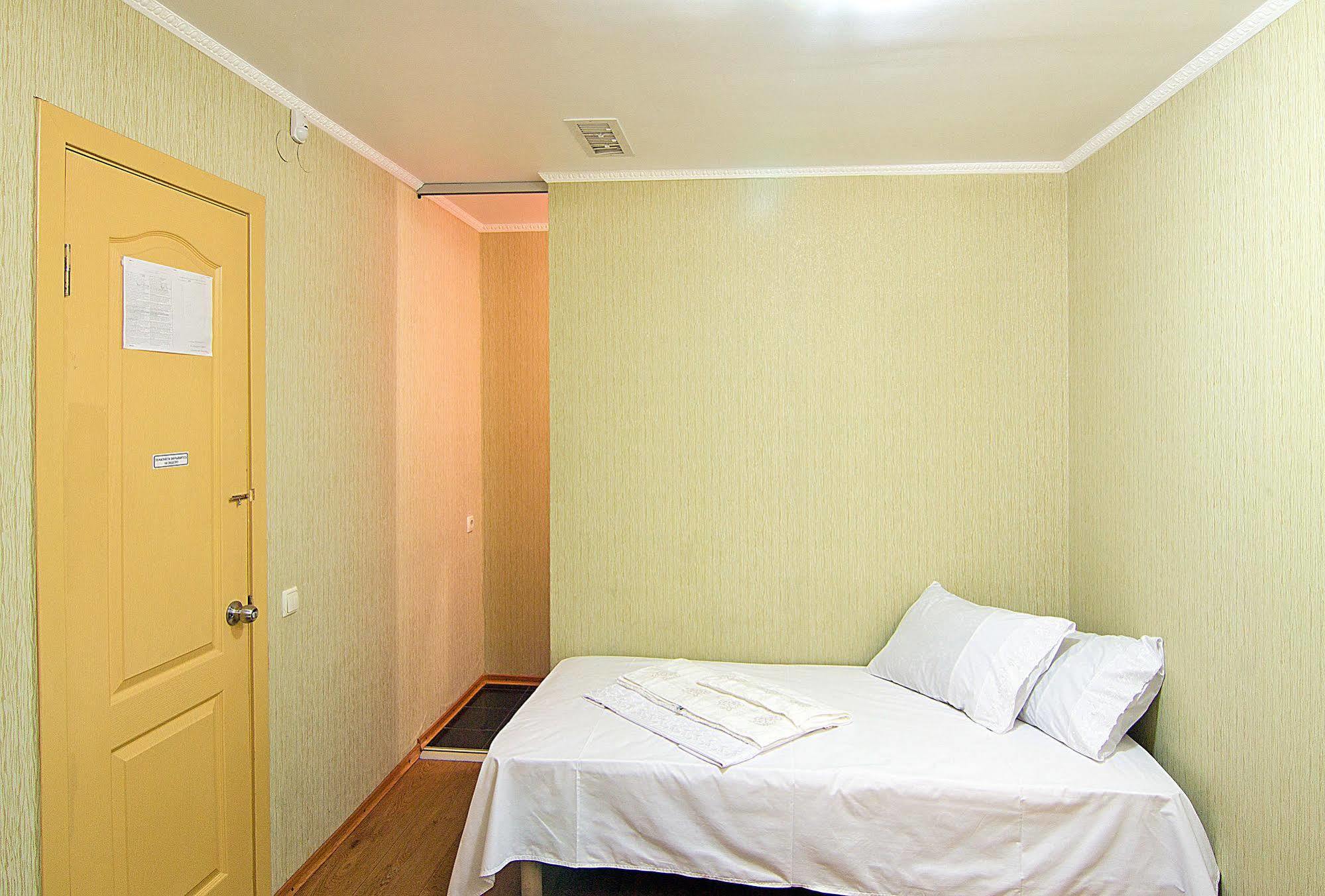 Tokyo Star Economy Hotel Odessa Esterno foto